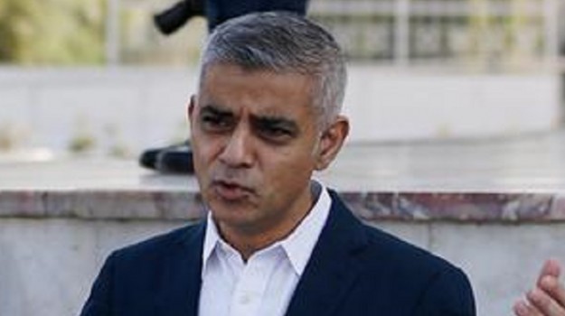 Il sindaco di Londra preoccupato dal ritorno della Premier: «Non vorrei dare un vantaggio al virus»