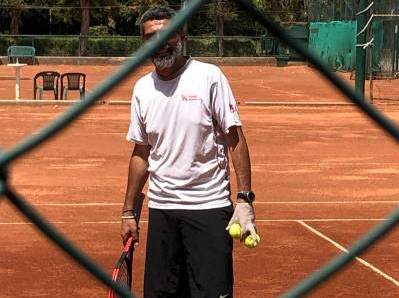 Si gioca col guanto, palline disinfettate e niente doppio: riparte il tennis amatoriale
