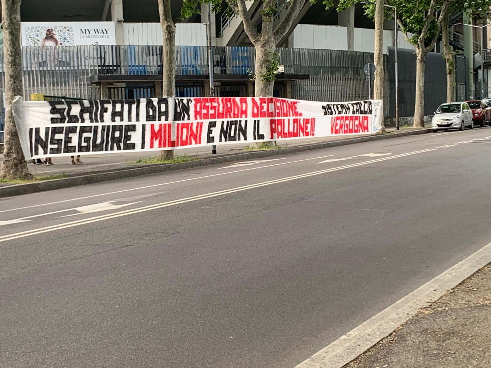 I tifosi dell’Atalanta contro la ripresa: “Schifati da un’assurda decisione” I tifosi dell’Atalanta contro la ripresa: “Schifati da un’assurda decisione”
