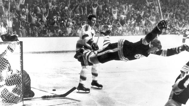 Bobby Orr, compie cinquant’anni la foto più famosa dell’hockey