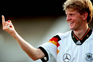 Effenberg: «C’è una crisi spaventosa e i calciatori postano loro foto su jet privati. Vanno licenziati» item-thumbnail