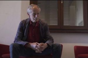 Erri De Luca boccia De Luca: «Le sue guapperie sono come quelle dei guappi del Nord» item-thumbnail