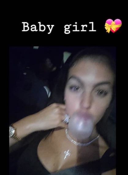 Un palloncino col chewing-gum e parte il gossip sul figlio in arrivo per Ronaldo e Georgina