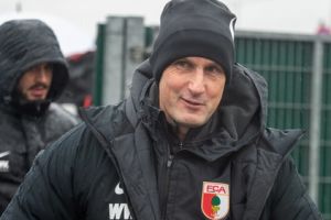 Il tecnico Herrlich confessa di essere andato a fare la spesa. L’Augsburg: «Non andrà in panchina» item-thumbnail