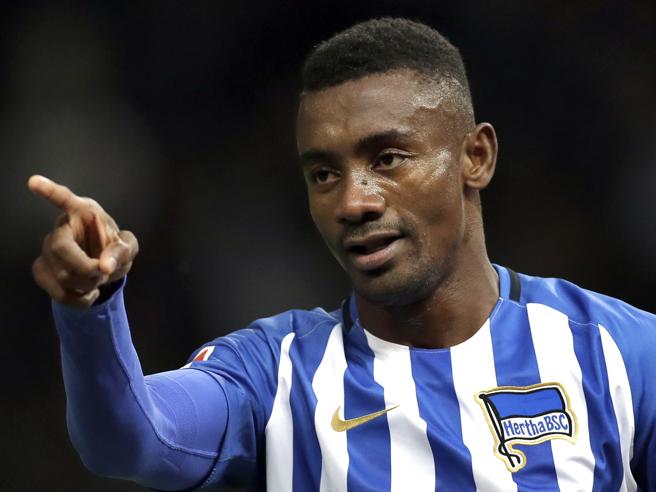 Il video del calciatore dell’Herta (Kalou) che mette a rischio la Bundesliga