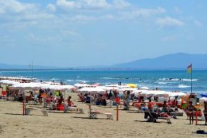 Il Cts al Governo: “preoccupati per il Sud tra movida e spiagge” item-thumbnail