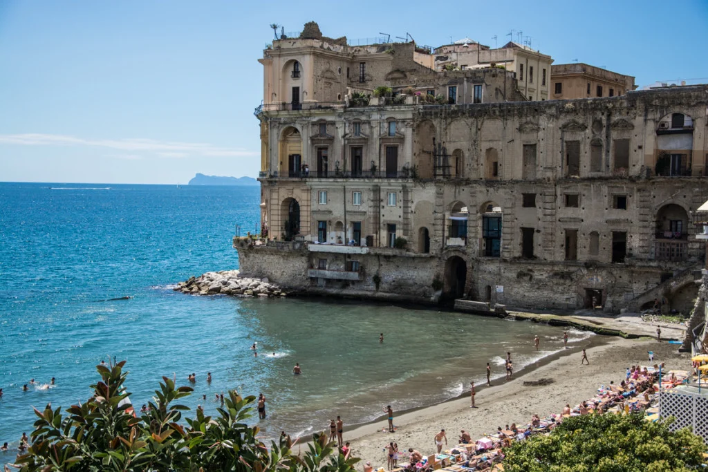 boom di contagi a posillipo