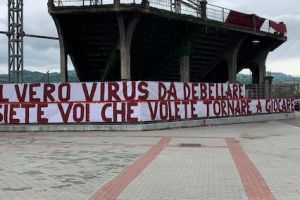 La protesta dei tifosi del Torino: “Volete tornare a giocare, siete voi il virus da debellare” item-thumbnail