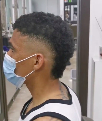 Allan cambia look e lancia il “riccio mohican” (VIDEO) Allan cambia look e lancia il “riccio mohican” (VIDEO)