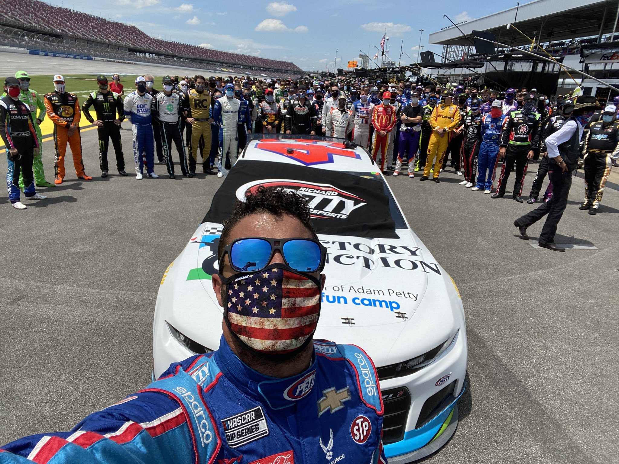Il cappio nel box di Bubba Wallace, il pilota nero della Nascar nella profonda America razzista