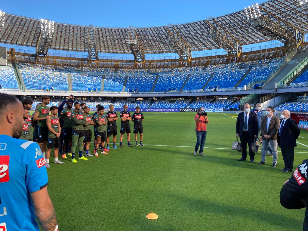De Luca fa i complimenti a Gattuso per la serietà della squadra nel rispettare protocollo De Luca fa i complimenti a Gattuso per la serietà della squadra nel rispettare protocollo