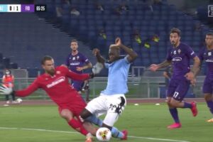 Il figlio di Joe Barone sul rigore concesso alla Lazio: “E’ veramente una vergogna” item-thumbnail