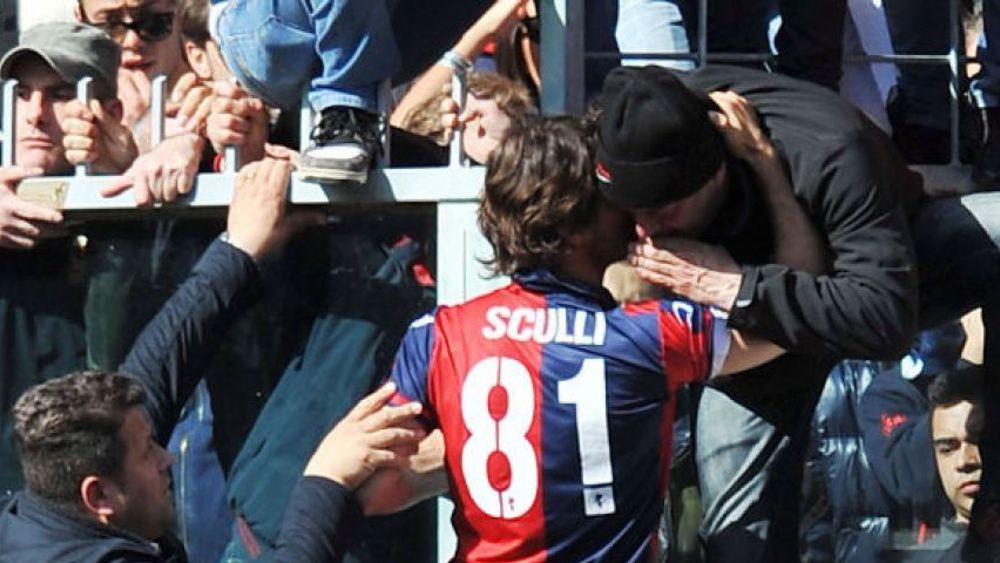 Indagati ultras del Genoa: estorsione e violenza a Preziosi e ai calciatori in cambio della pace Indagati ultras del Genoa: estorsione e violenza a Preziosi e ai calciatori in cambio della pace