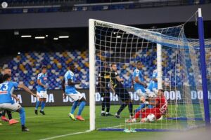 La Stampa: Napoli-Inter, gol assurdi che si vedono dopo tre mesi di stop item-thumbnail