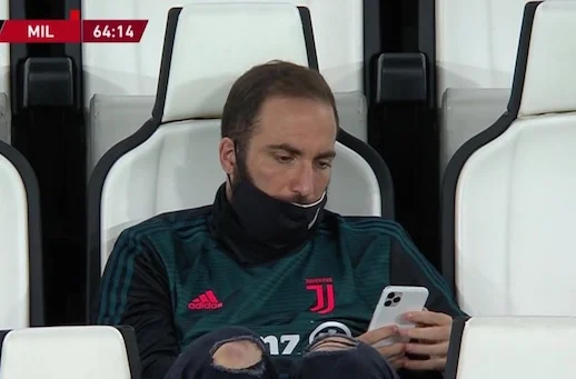 Higuain rifiuta la buonuscita