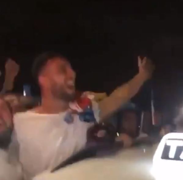 Maksimovic festeggia con i tifosi cantando ‘O surdato ‘nnammurato (VIDEO) Maksimovic festeggia con i tifosi cantando ‘O surdato ‘nnammurato (VIDEO)