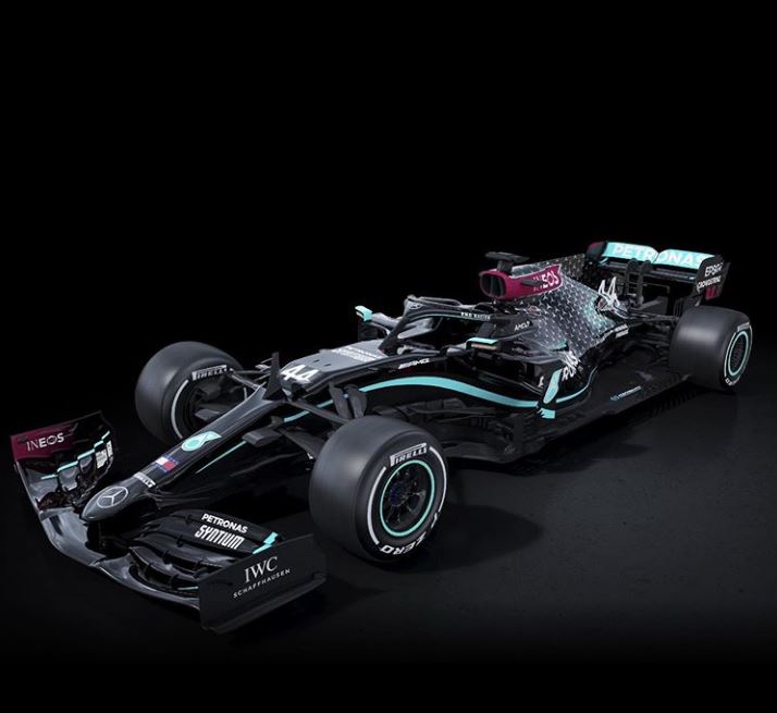 La Mercedes diventa nera contro il razzismo. Hamilton: “Grazie, è un passo importante” La Mercedes diventa nera contro il razzismo. Hamilton: “Grazie, è un passo importante”