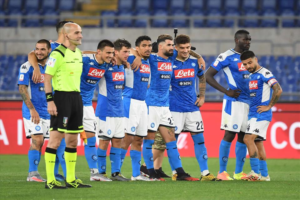 Il fuorionda Rai prima dei rigori: «Ha meritato il Napoli» Il fuorionda Rai prima dei rigori: «Ha meritato il Napoli»