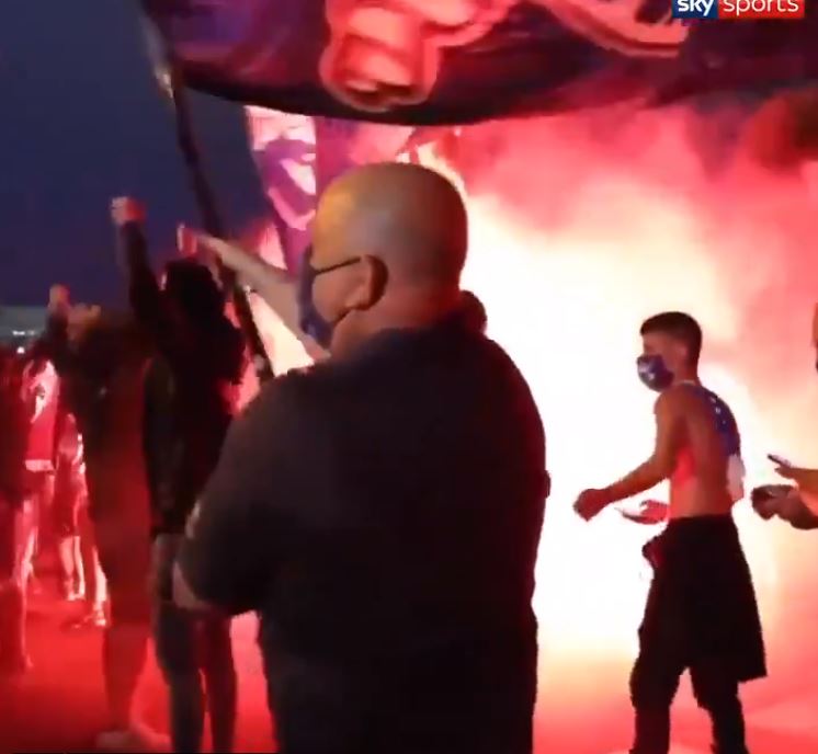 Trecento tifosi del Porto seguono la squadra in trasferta (e preoccupano la Premier League) Trecento tifosi del Porto seguono la squadra in trasferta (e preoccupano la Premier League)