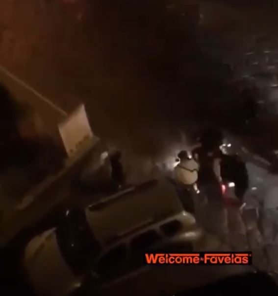 Rapinato durante i festeggiamenti, un benefattore gli ricompra lo scooter per lavorare Rapinato durante i festeggiamenti, un benefattore gli ricompra lo scooter per lavorare