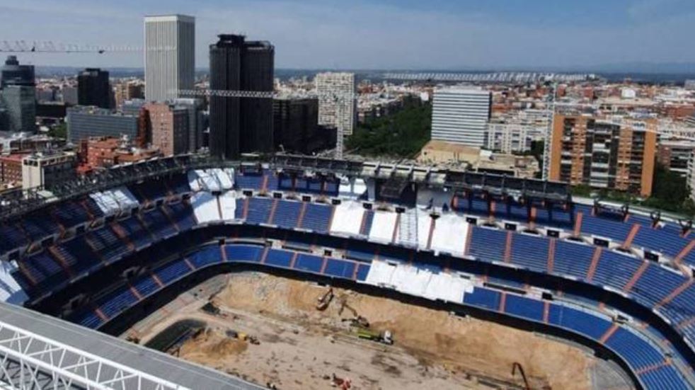 Al Bernabéu una buca di 30 metri per nascondere l’erba quando ospiterà i concerti Al Bernabéu una buca di 30 metri per nascondere l’erba quando ospiterà i concerti