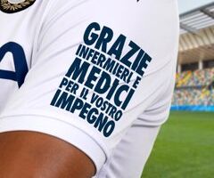 L’Udinese in campo contro l’Atalanta con una patch dedicata ai medici e un omaggio a Bergamo item-thumbnail