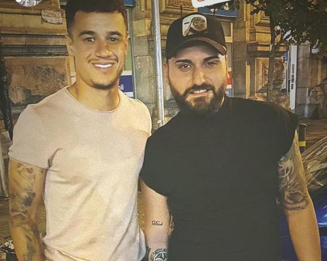 Coutinho in vacanza a Napoli: cena al ristorante giapponese e gita nel golfo Coutinho in vacanza a Napoli: cena al ristorante giapponese e gita nel golfo