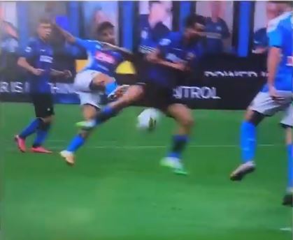 La Moviola della Gazzetta: Barella atterra Maksimovic, episodio che lascia diversi dubbi La Moviola della Gazzetta: Barella atterra Maksimovic, episodio che lascia diversi dubbi