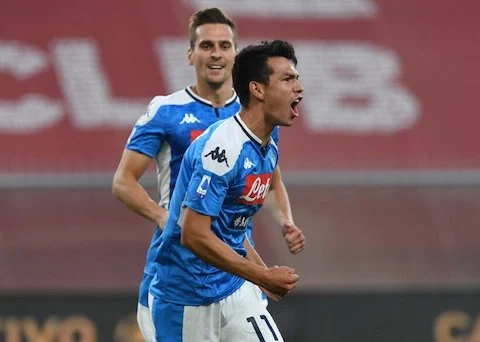 Lozano resta al Napoli