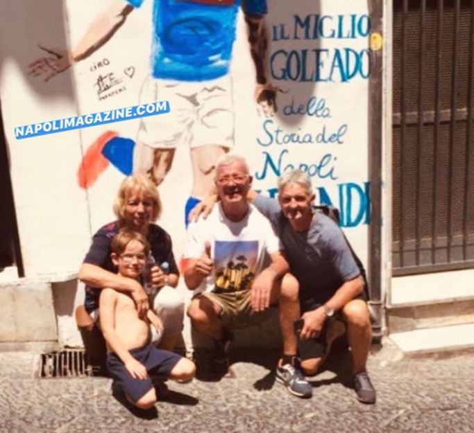 Napoli, i genitori di Mertens visitano il murale ai Quartieri Spagnoli Napoli, i genitori di Mertens visitano il murale ai Quartieri Spagnoli