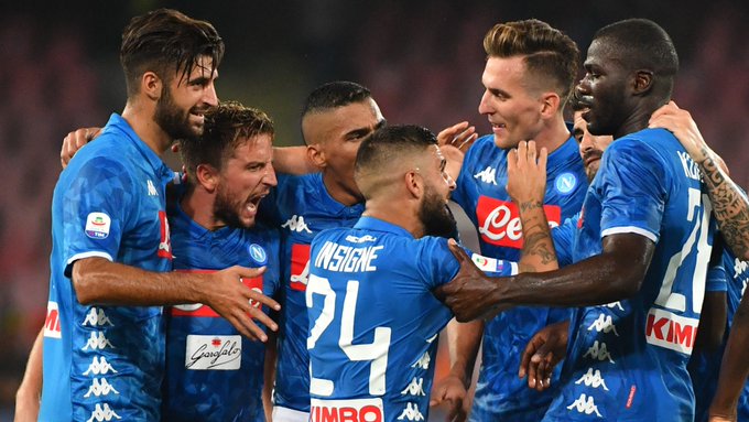 Panchina troppo affollata in Napoli-Roma, ora è il Napoli ad essere sotto accusa Panchina troppo affollata in Napoli-Roma, ora è il Napoli ad essere sotto accusa