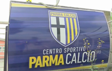 Il Parma annuncia un positivo tra i calciatori Il Parma annuncia un positivo tra i calciatori