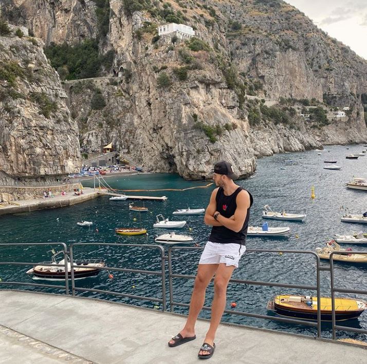 Rrhamani sbarca a Napoli (per ora si gode una gita ad Amalfi) Rrhamani sbarca a Napoli (per ora si gode una gita ad Amalfi)