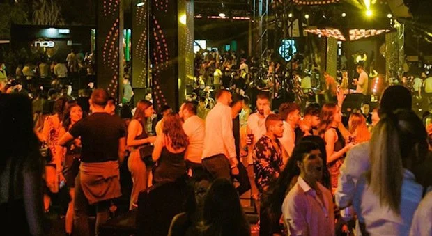 guerra tra Regioni e Governo per le discoteche