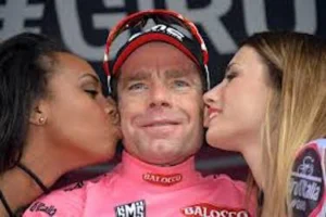 Il Tour de France dice addio alle miss sul podio