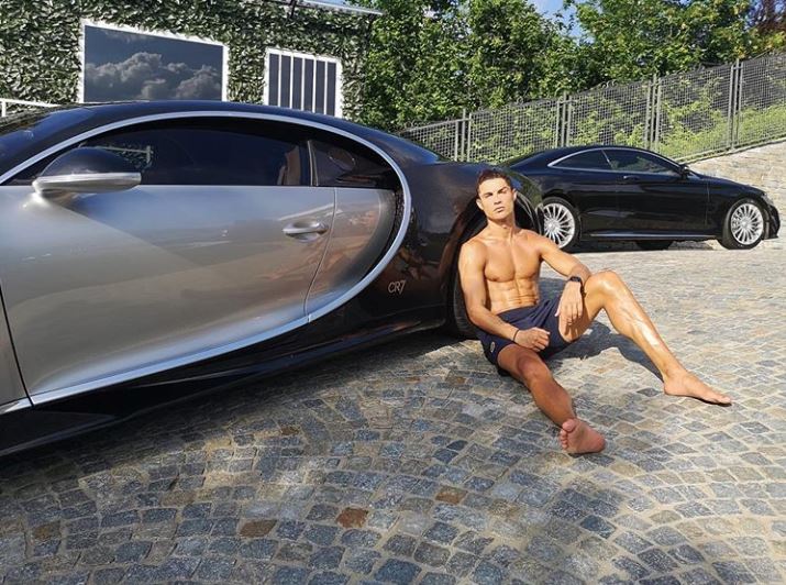 Ronaldo si regala la terza Bugatti (che costa 8 milioni di euro)