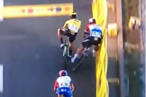 Jakobsen, il ciclista “quasi morto”, torna a correre con 130 punti in faccia e una mascella ricavata dal bacino item-thumbnail