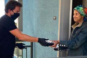 Il bel gesto di Del Piero: ha consegnato cibo ai poveri di Los Angeles item-thumbnail