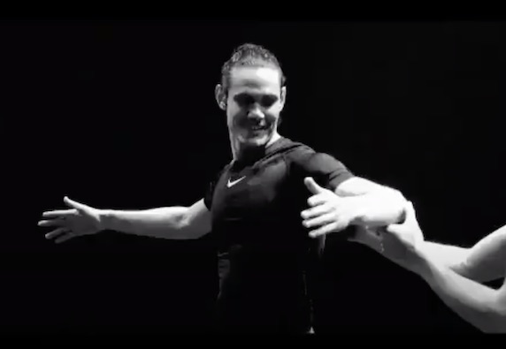 Cavani testimonial di danza per attrarre i ragazzi: «Non esiste solo il calcio»  (VIDEO)