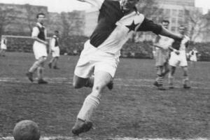 Josef Bican, il bomber più perseguitato dai regimi. Segnò 1468 gol (ma qualcuno dice fossero 5mila) item-thumbnail