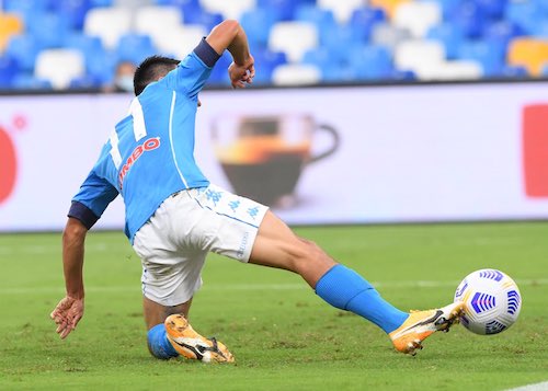 Napoli-Genoa 1-0 al 45′: Lozano segna alla Callejon. Ma il Napoli perde Insigne