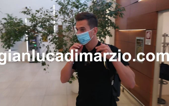 Milik a Ciampino in partenza per Innsbruck
