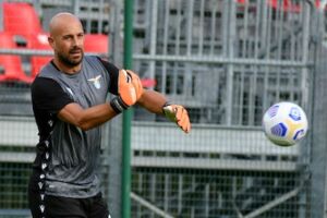 Reina conquista la Lazio: “Un allenatore in campo, comanda la difesa” item-thumbnail