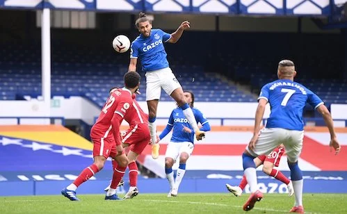 Finisce 2-2 il derby di Liverpool. L'Everton resta in testa