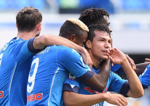 Il Napoli schianta l’Atalanta: 4-0 al 45esimo. Lozano doppietta