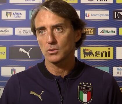 Mancini (quello che scherzava sul Covid): “Parlo coi veggenti e ho visto la Madonna” Mancini (quello che scherzava sul Covid): “Parlo coi veggenti e ho visto la Madonna”