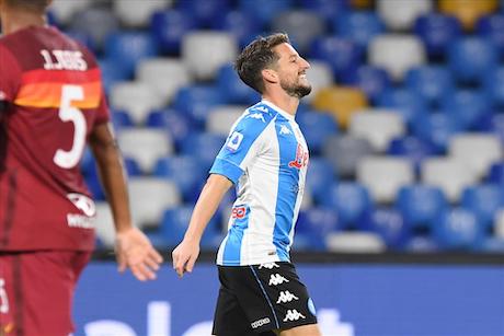 Mertens è tornato a Napoli, nei prossimi giorni sarà valutato il rientro in gruppo