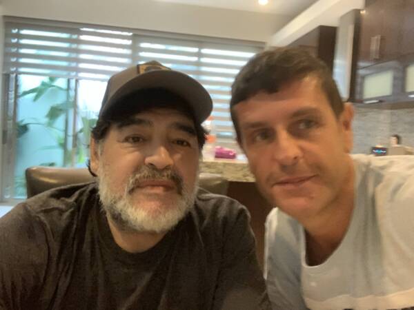 Stefano Ceci: «Maradona è vissuto solo come un cane. Era appena morto e c’era chi gli svuotava il frigorifero» 