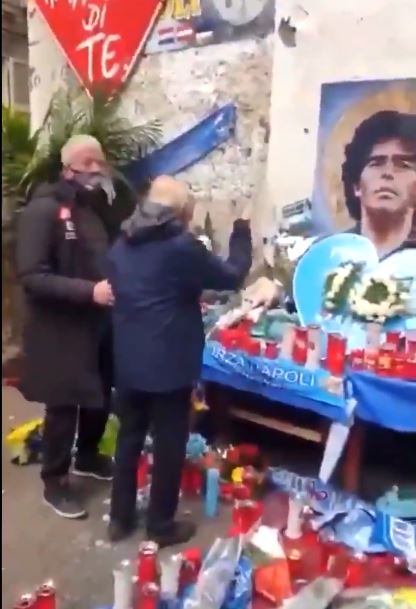 Anche Ferlaino ai Quartieri Spagnoli per rendere omaggio a Diego