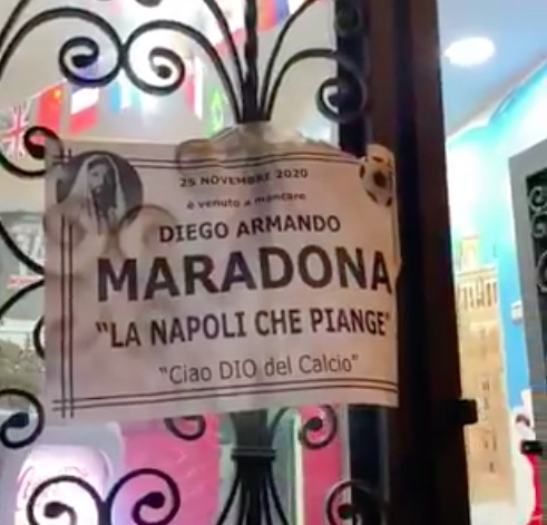 La Nacion racconta il lutto di Napoli per la morte di Maradona